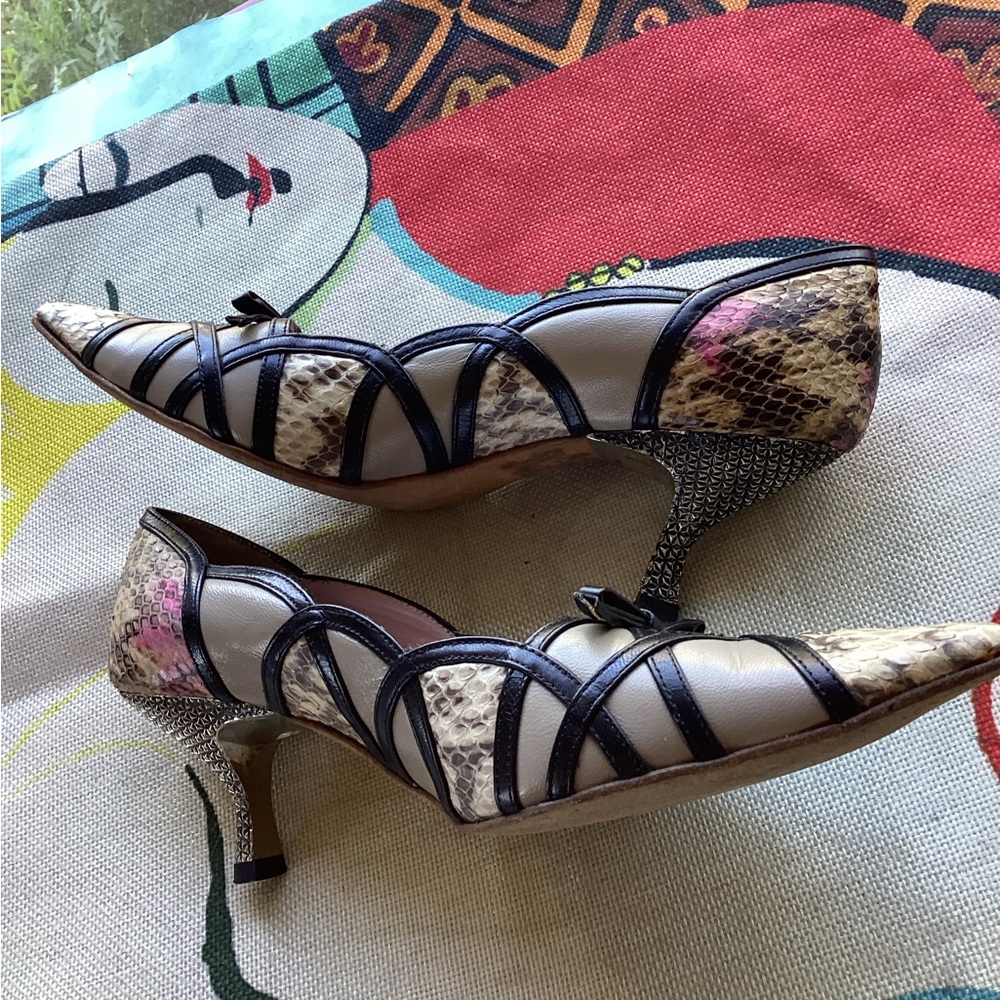 Vintage 90s kitten heels from Vero